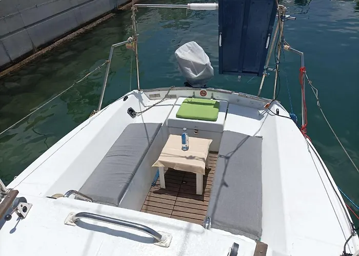 Lanza Boat